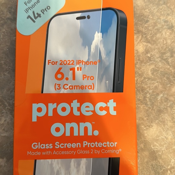 onn. iPhone 14 Pro Corning Glass Screen Protector - Picture 4 of 6